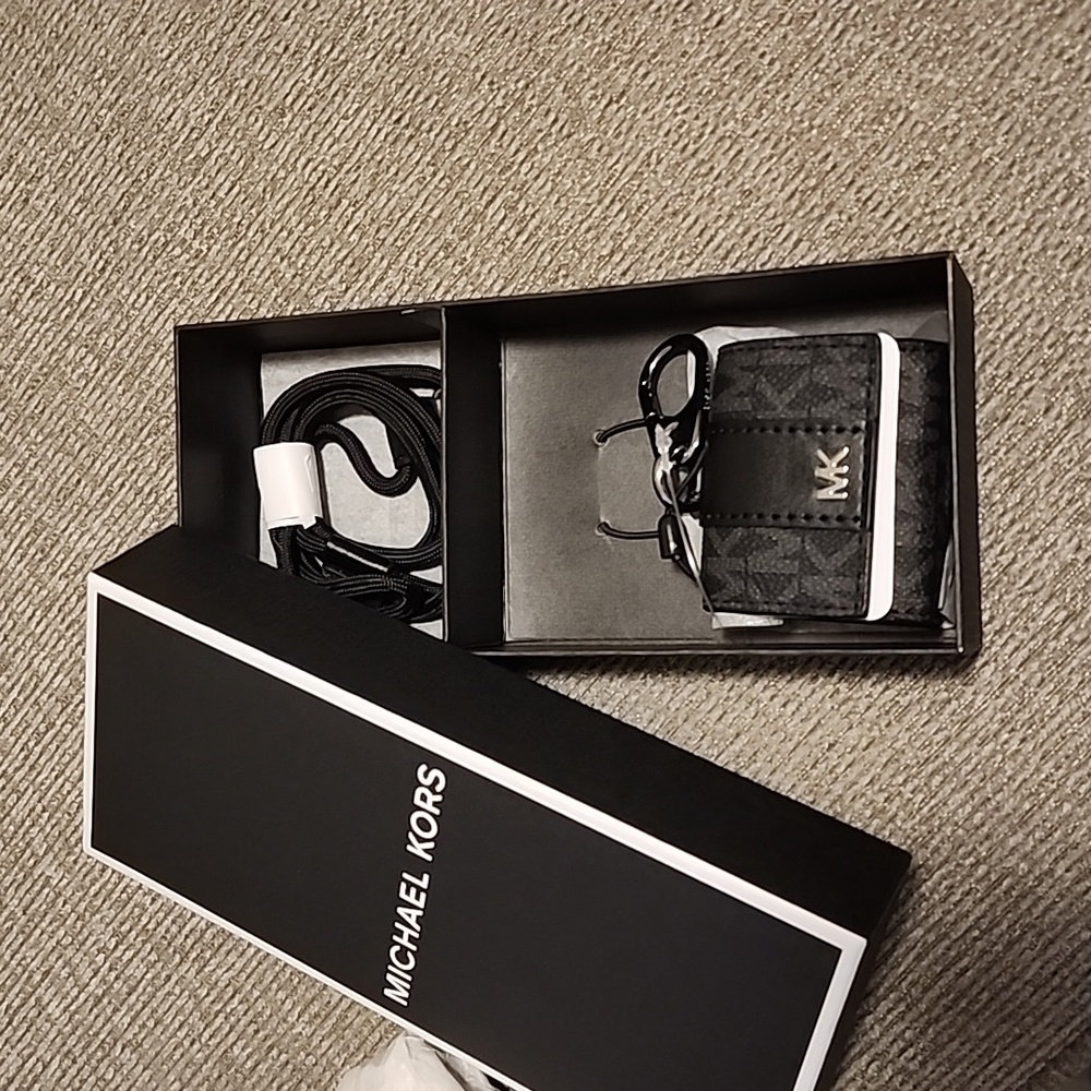 Micheal Kors Logo Lanyard black Case for Apple AirPods Pro - Picture 5 of 6